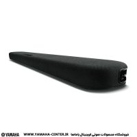 ساندبار مشکی یاماها SR-B20A با طراحی باریک روی پس‌زمینه سفید قرار گرفته است.