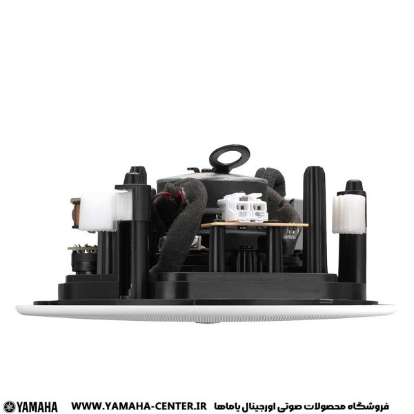 نمای نزدیک از پشت اسپیکر سقفی توکار یاماها VC4NB با بدنه مشکی و شبکه سفید.