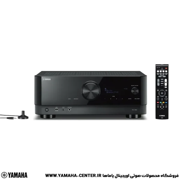 آمپلی‌فایر یاماها RX-V6A همراه با ریموت کنترل و میکروفون کالیبراسیون روی زمینه سفید